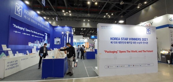 산업통상자원부 주최, 한국생산기술연구원 패키징기술센터 주관으로 열린 ‘제15회 대한민국 패키징 대전(Korea Star Awards 2021)’에서는 율촌화학이 ‘ECOBY-OPP(재활용 가능한 유니소재용 고차단성 OPP 필름)’을 개발해 최고상인 국무총리상을 받았다.