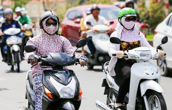 그림 5. 오토바이를 타고 있는 베트남 여성