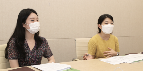 유수지 선임연구원(왼쪽)과 김미림 책임연구원은 “‘경피 산소 장력’은 생소한 개념이었다”고 말했다.
